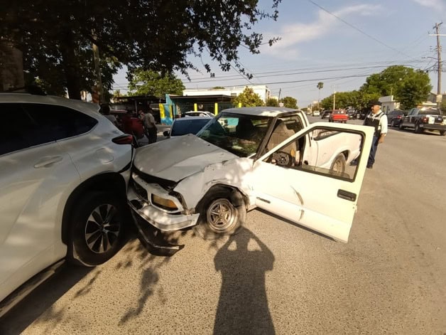 Adulto mayor provoca choque múltiple en Río Bravo; tres vehículos dañados Adulto mayor provoca choque múltiple en Río Bravo; tres vehículos dañados