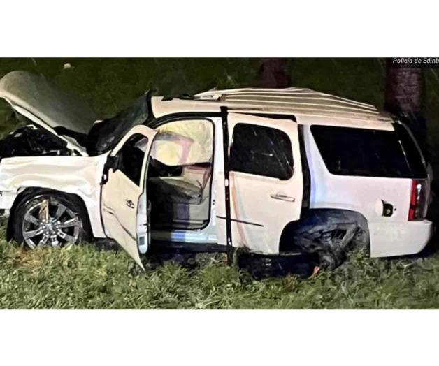 Compañera resulta herida: Muere una conductora al volcar su GMC Yucon Compañera resulta herida: Muere una conductora al volcar su GMC Yucon