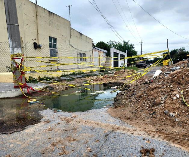 Desperdician agua en fuga de potable en Reynosa Desperdician agua en fuga de potable en Reynosa