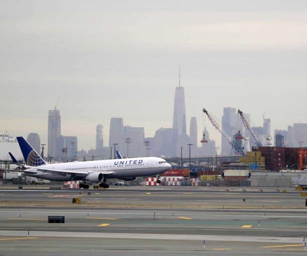 Por falta de controladores aéreos en aeropuerto de Newark: United Airlines reduce hasta 35 vuelos diarios Por falta de controladores aéreos en aeropuerto de Newark: United Airlines reduce hasta 35 vuelos diarios