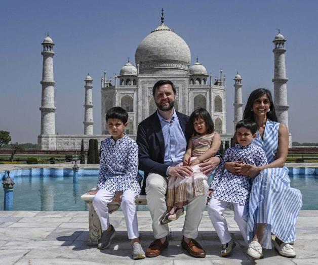 Cuidadosamente promueve la política de EU: Viajes del vicepresidente Vance combinan diplomacia y familia Cuidadosamente promueve la política de EU: Viajes del vicepresidente Vance combinan diplomacia y familia