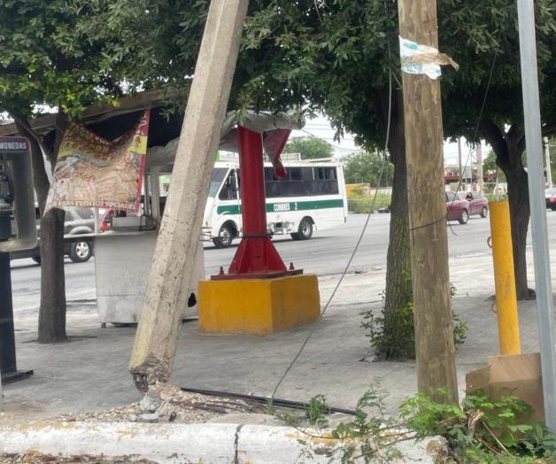 Está poste a punto de caer en Colonia Jarachina Sur de Reynosa Está poste a punto de caer en Colonia Jarachina Sur de Reynosa
