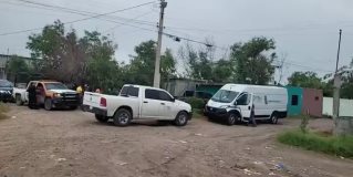 Autoridades investigadoras y Estatales se encuentran tomando conocimiento de una persona sin vida en el interior de un domicilio.