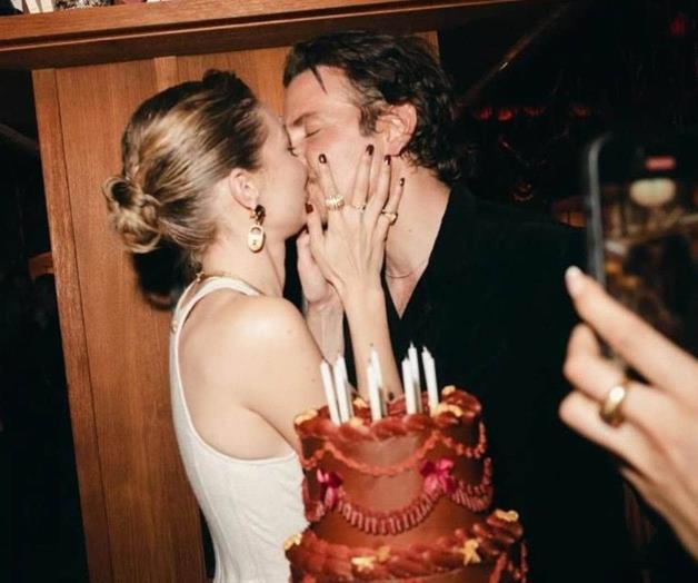 Confirman su amor ¡con un beso! Confirman su amor ¡con un beso!