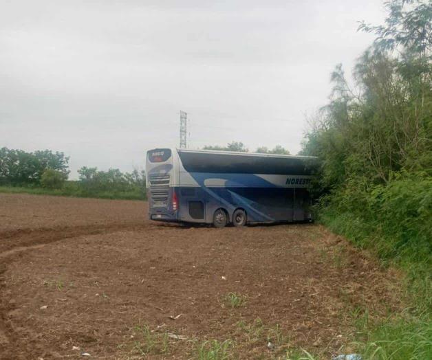 Cuatro pasajeros lesionados: Chocan camión y una camioneta Cuatro pasajeros lesionados: Chocan camión y una camioneta