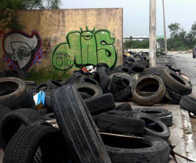 Problema de llantas en colonia Balcones de Alcalá de Reynosa Problema de llantas en colonia Balcones de Alcalá de Reynosa