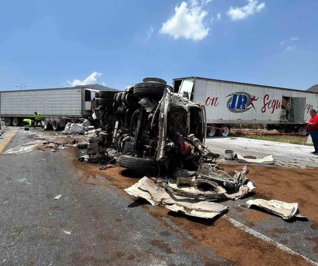 Cierre de Autopista a Saltillo por accidente en Santa Catarina Cierre de Autopista a Saltillo por accidente en Santa Catarina