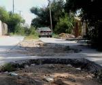 Olvidan regresar a pavimentar la calle