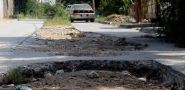 Olvidan regresar a pavimentar la calle