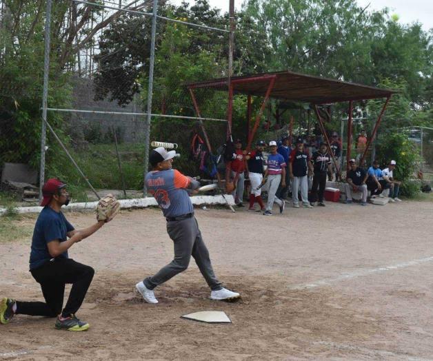 Liga veteranos de softbol: Gana Taquería El Güero a los Amigos Morales