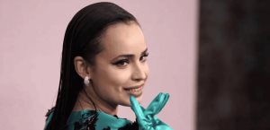 Sofia Carson será anfitriona del Tudum 2025 de Netflix