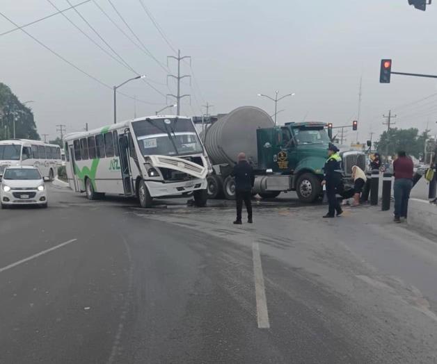 Reportan seis pasajeros lesionados en choque de transporte en Reynosa Reportan seis pasajeros lesionados en choque de transporte en Reynosa