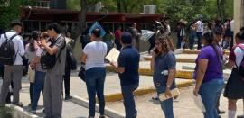 Piden organización para la entrega de tarjetas de becas