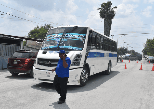 Causa microbús caída de empleado de la CFE en Reynosa Causa microbús caída de empleado de la CFE en Reynosa