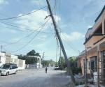 Temen caída de poste y provocar un accidente