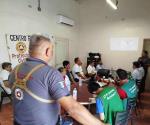 A empresa de comercial local: Capacitan  a empleados sobre uso de extintores