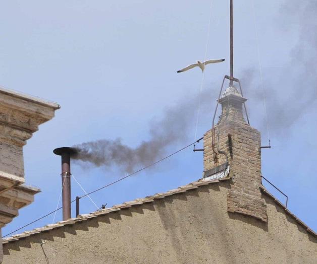 Nueva fumata negra indica que el cónclave no ha elegido aún sustituto para Francisco Nueva fumata negra indica que el cónclave no ha elegido aún sustituto para Francisco