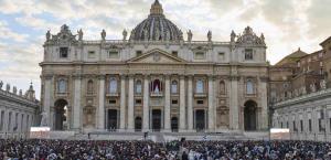 ¡Habemus Papam! Humo blanco sale de la Capilla Sixtina