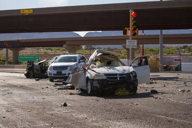 Brutal accidente múltiple y explosión deja 1 muerto en El Paso Brutal accidente múltiple y explosión deja 1 muerto en El Paso