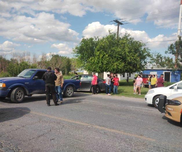Bloquean carretera Reynosa-San Fernando; exigen servicio de energía eléctrica Bloquean carretera Reynosa-San Fernando; exigen servicio de energía eléctrica