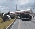 Accidente de tráiler en Libramiento de Monterrey-Matamoros