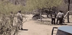 Hallan cuerpo calcinado dentro de un auto incendiado en La Paz