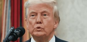 Amaga Trump con quitar bienes y sueldos a indocumentados