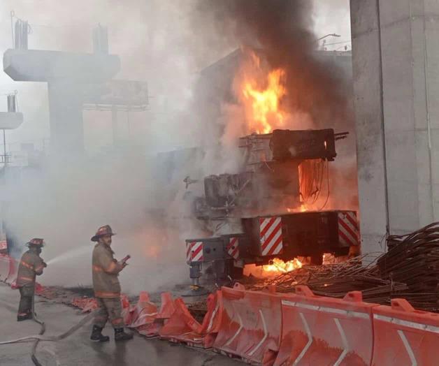 Incendio de grúa en obras de Metro línea 6 en Guadalupe Incendio de grúa en obras de Metro línea 6 en Guadalupe