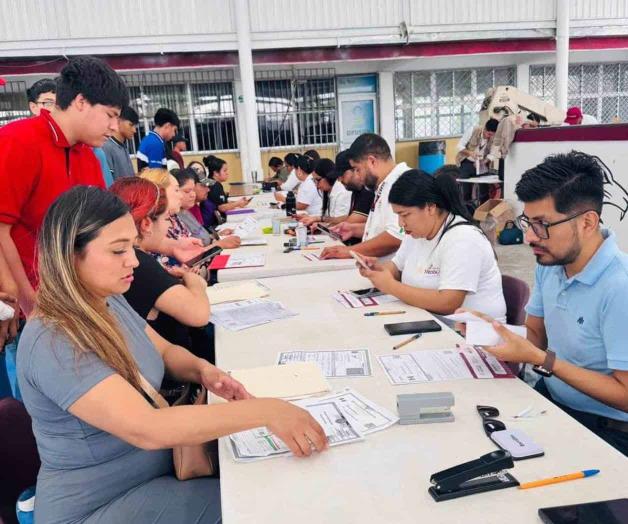 Entregan becas en CBTIS 135 Entregan becas en CBTIS 135