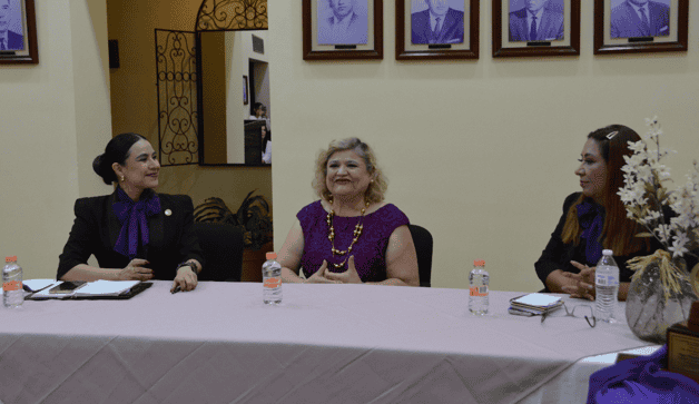 Entregan presea ´Mujer profesionista del año 2025´ Entregan presea ´Mujer profesionista del año 2025´