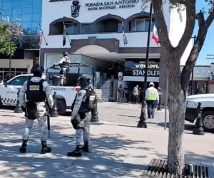 Personal de la comisión Federal de Electricidad con apoyo de autoridades se encuentran realizando un operativo de verificación en negocios de la zona centro de la ciudad de Reynosa Tamaulipas