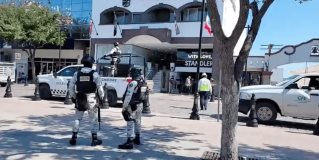 Personal de la comisión Federal de Electricidad con apoyo de autoridades se encuentran realizando un operativo de verificación en negocios de la zona centro de la ciudad de Reynosa Tamaulipas