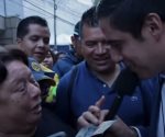 Andrés Vaca regala dinero a fanáticos del América