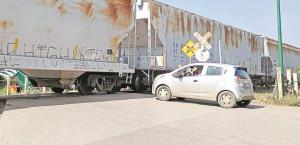 Por falta de dispositivos de seguridad:   Cruces de tren, riesgo latente