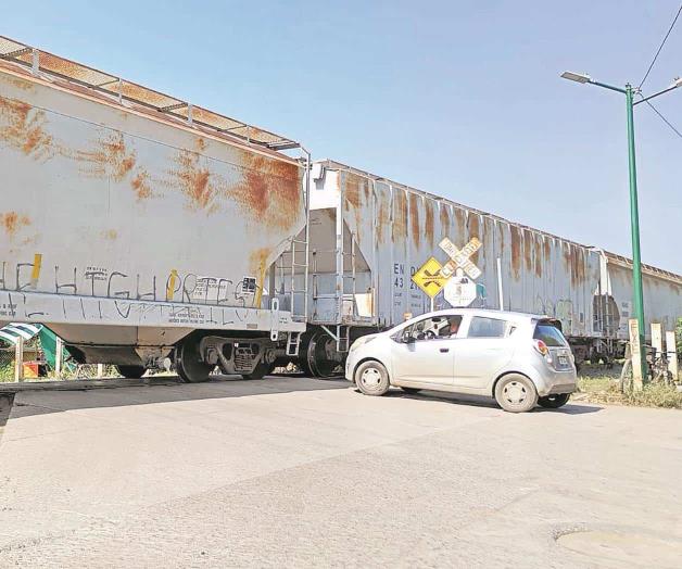 Por falta de dispositivos de seguridad:   Cruces de tren, riesgo latente