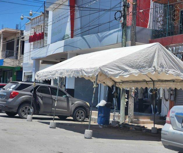 Comercio informal obstruye banquetas