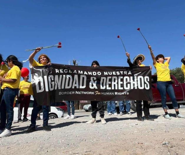 Protestan con rosas la anulación de programa Protestan con rosas la anulación de programa