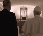 El Papa León XIV rinde homenaje a su antecesor Francisco