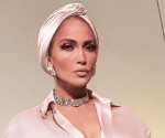 Jennifer Lopez encanta con vestido de cuadros vichy