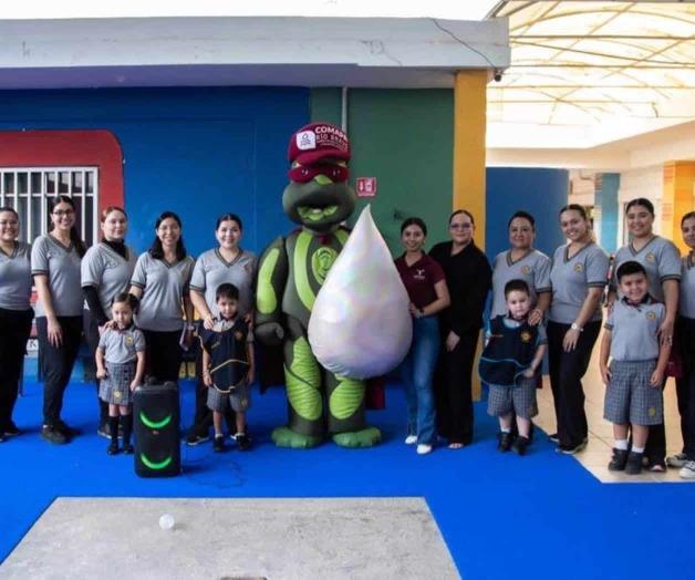 Educan a niños en consumo de agua potable