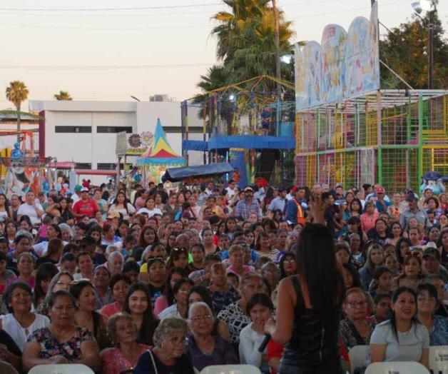 Celebran a mamás con un concierto