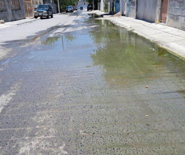 Fluyen aguas negras en la colonia López Portillo