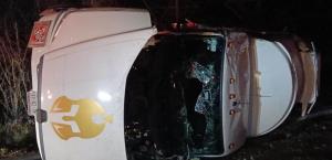 Vuelca pipa con aceite mineral en Carretera a Nuevo Laredo