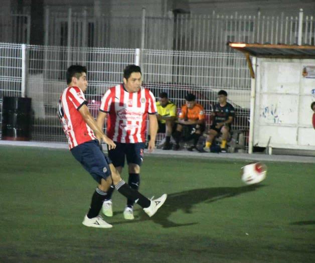 Presumen periodistas su paso perfecto en el torneo de futbol