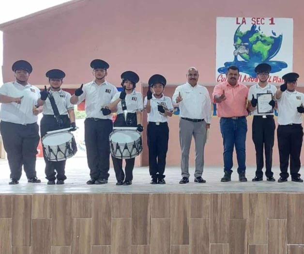 Destacan alumnos en concurso de bandas de guerra