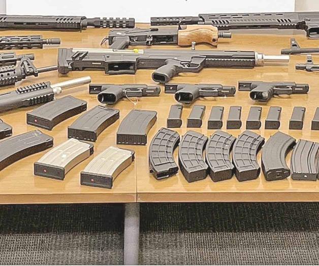 Decomisan federales 15 armas y 24 cargadores