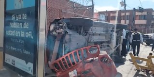 Se registra accidente vehicular en la calle tiburcio garza zamora autoridades y cuerpos de emergencia en el sitio.