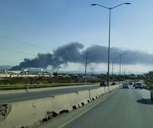 Se registra incendio de recicladora en Saltillo Se registra incendio de recicladora en Saltillo