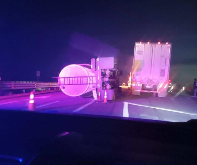 Vuelca pipa en Palo Blanco