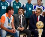 Felicita gobernador a los Correcaminos